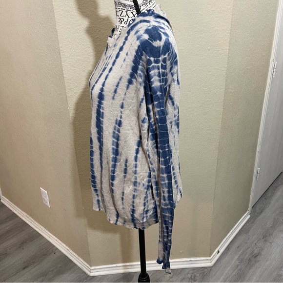 Olivaceous Navy Tie-Dye Long Sleeve Top - Picture 2 of 10